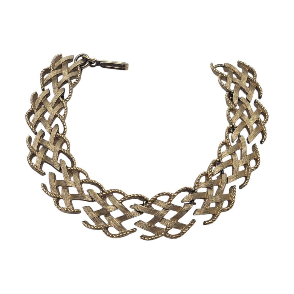 Vintage Trifari Bracelet Braided Link Textured Wide Chunky Signed Gold Tone 35$
